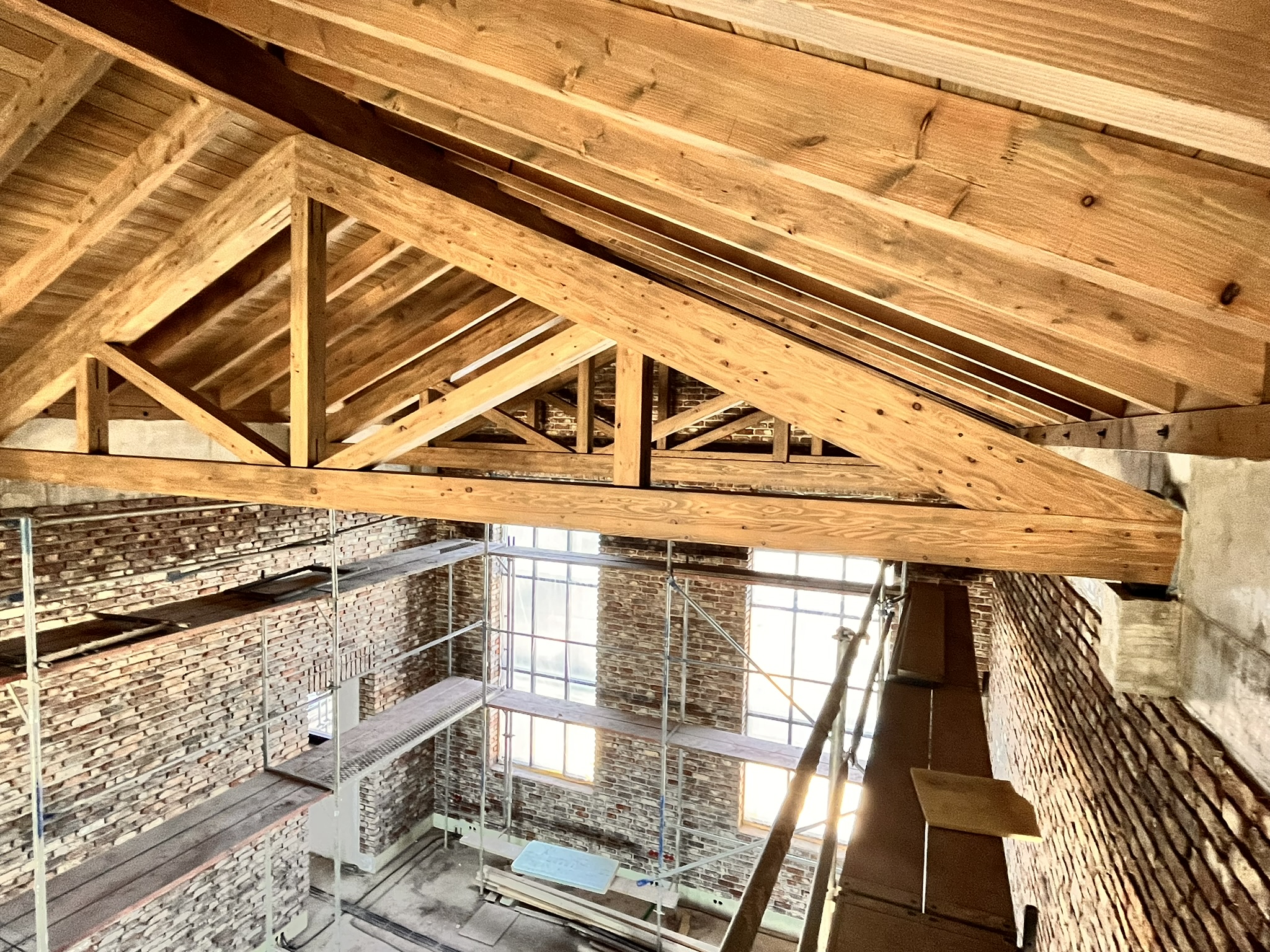 Dachstuhl und Innenraum einer historisch anmutenden Hofanlage in Kerpen